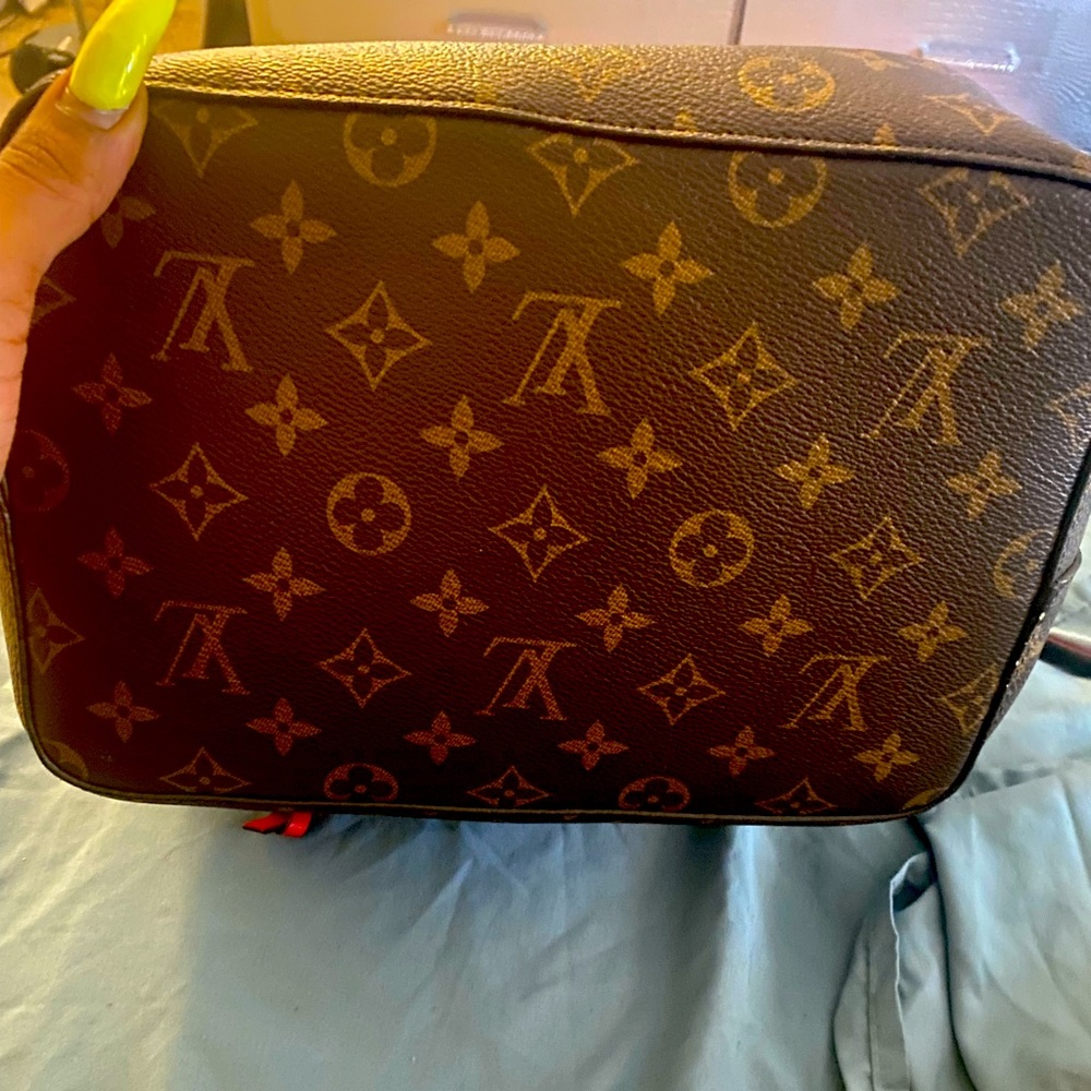 Louis Vuitton Authentic NeoNoe Handbag Monogram Canvas MM